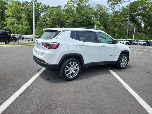 2022 Jeep Compass Latitude Lux