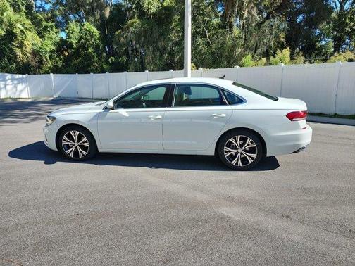 2022 Volkswagen Passat 2.0T SE