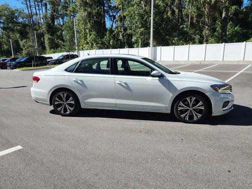 2022 Volkswagen Passat 2.0T SE