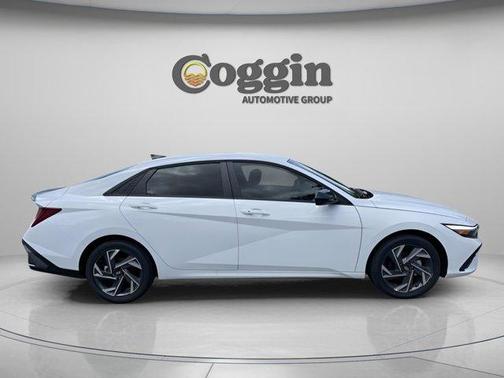 2025 Hyundai ELANTRA HEV SEL Sport