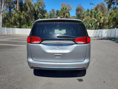 2019 Chrysler Pacifica Touring-L