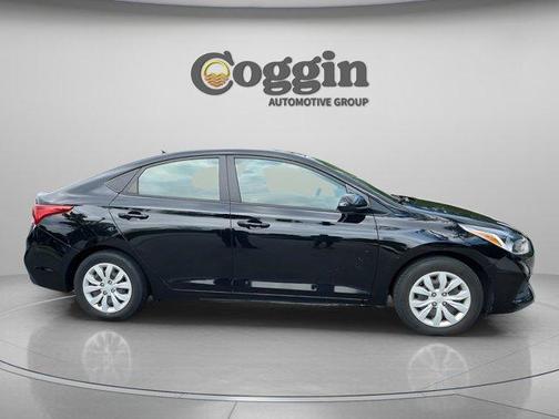Absolute Black 2021 Hyundai Accent SE
