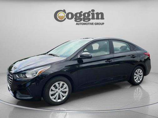 Absolute Black 2021 Hyundai Accent SE
