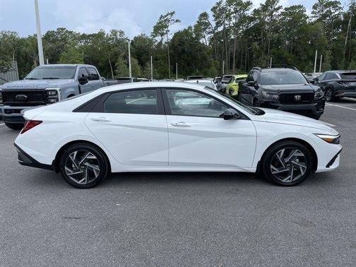 2025 Hyundai ELANTRA HEV SEL