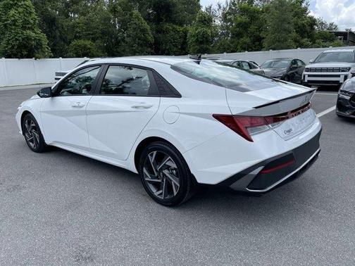 2025 Hyundai ELANTRA HEV SEL