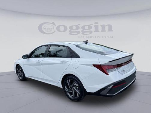 2025 Hyundai ELANTRA HEV SEL
