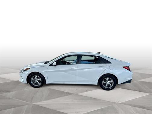 2022 Hyundai ELANTRA SE