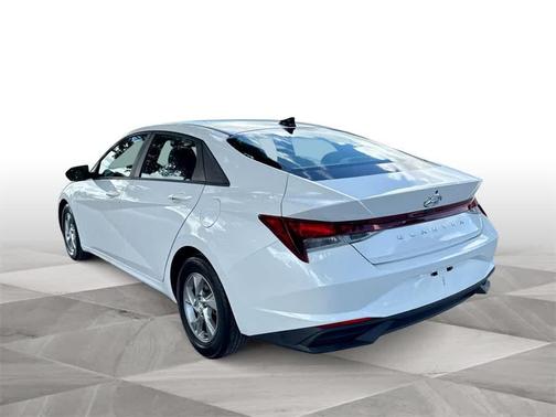 2022 Hyundai ELANTRA SE