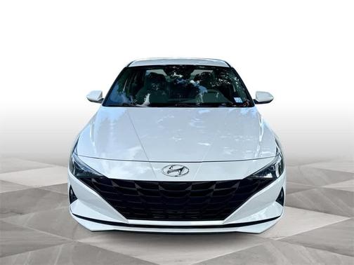 2022 Hyundai ELANTRA SE