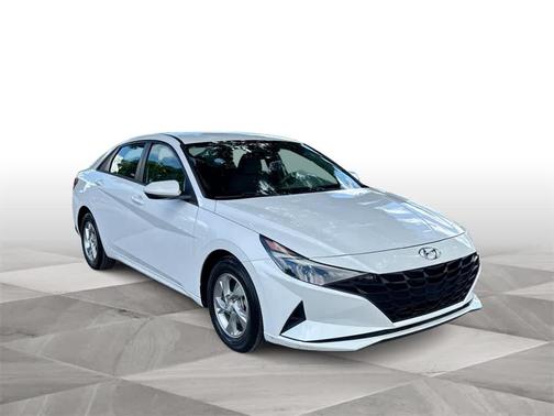 2022 Hyundai ELANTRA SE