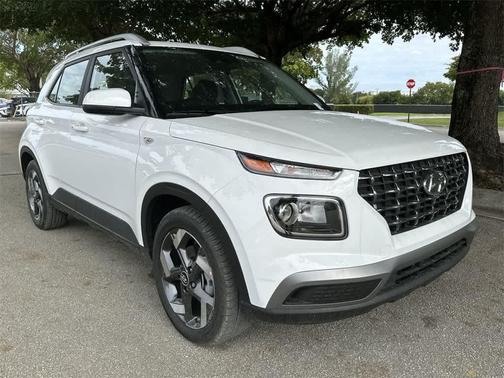 2025 Hyundai VENUE SEL