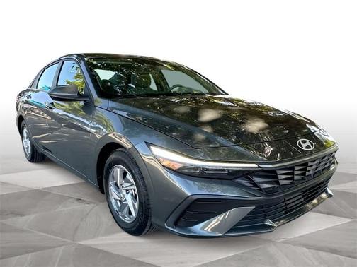 2024 Hyundai ELANTRA SE