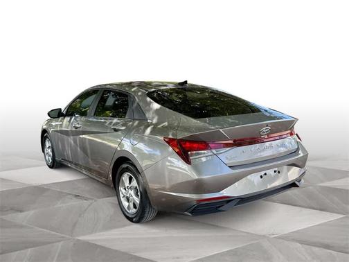2023 Hyundai ELANTRA SE