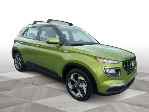 Green 2023 Hyundai VENUE SEL