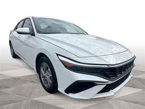 2024 Hyundai ELANTRA SE
