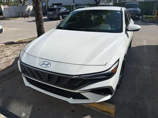 2024 Hyundai ELANTRA SE