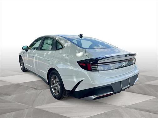 2025 Hyundai SONATA SE
