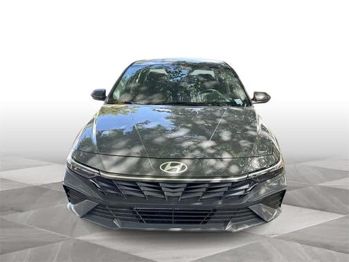 2025 Hyundai ELANTRA SE