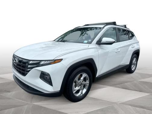 White 2023 Hyundai TUCSON SEL