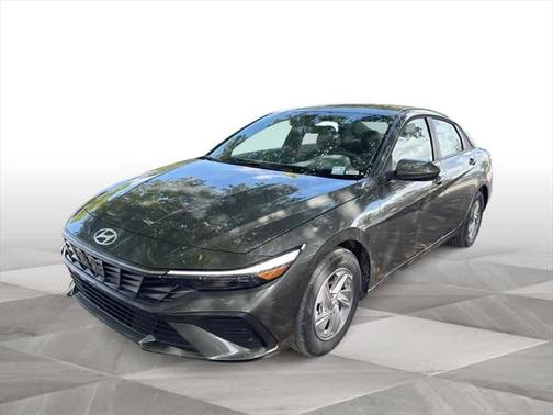 2025 Hyundai ELANTRA SE