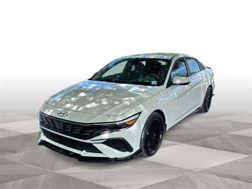 2024 Hyundai ELANTRA SE