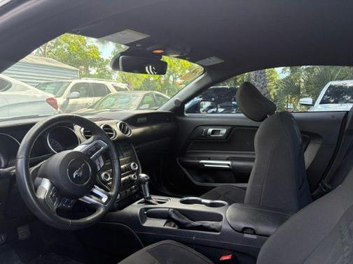 Oxford White 2022 Ford Mustang EcoBoost