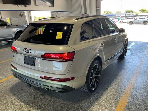 Samurai Gray Metallic 2021 Audi Q7 55 Premium Plus