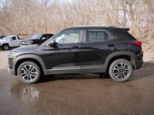 Mosaic Black Metallic 2025 Chevrolet Trailblazer LT