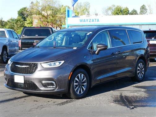 2022 Chrysler Pacifica Hybrid Touring L