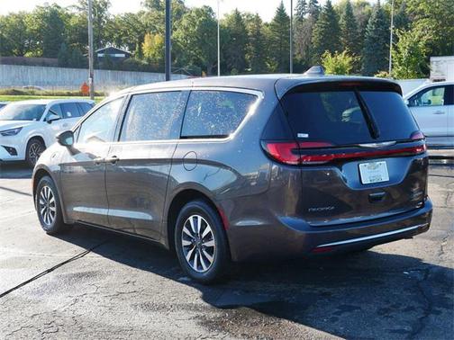 2022 Chrysler Pacifica Hybrid Touring L
