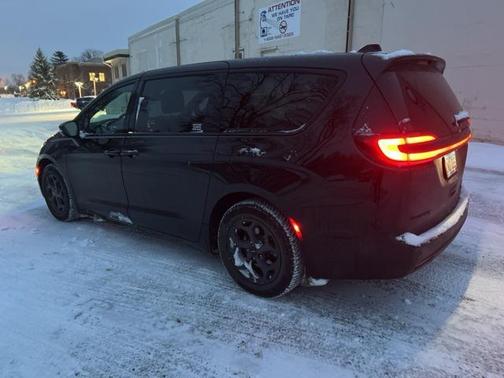 2022 Chrysler Pacifica Hybrid Limited