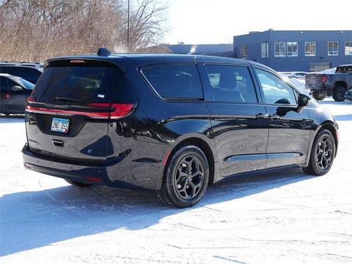 2022 Chrysler Pacifica Hybrid Limited