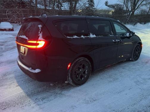 2022 Chrysler Pacifica Hybrid Limited