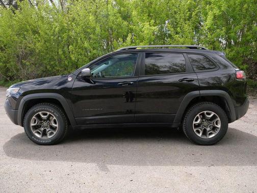 Diamond Black Crystal Pearlcoat 2019 Jeep Cherokee Trailhawk Elite