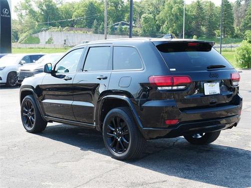 2022 Jeep Grand Cherokee Laredo