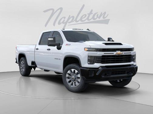 Summit White 2026 Chevrolet Silverado 2500 Custom