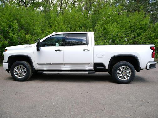Iridescent Pearl Tricoat 2024 Chevrolet Silverado 3500 High Country
