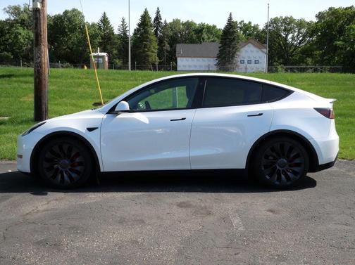 Pearl White Multi-Coat 2022 Tesla Model Y Performance Dual Motor All-Wheel Drive