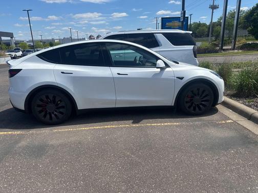 Pearl White Multi-Coat 2022 Tesla Model Y Performance Dual Motor All-Wheel Drive