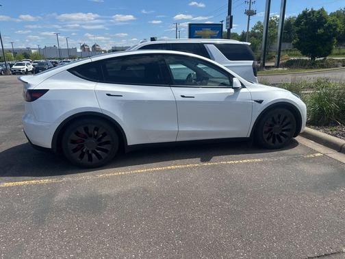 Pearl White Multi-Coat 2022 Tesla Model Y Performance Dual Motor All-Wheel Drive