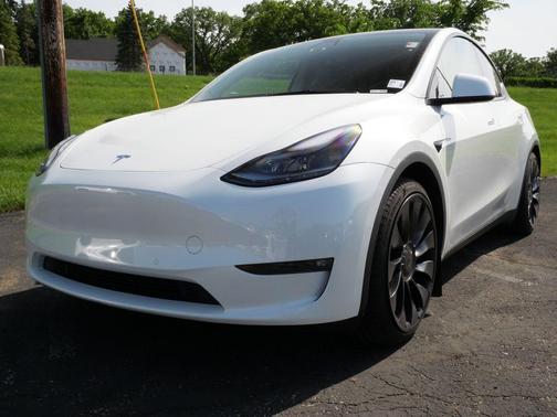 Pearl White Multi-Coat 2022 Tesla Model Y Performance Dual Motor All-Wheel Drive