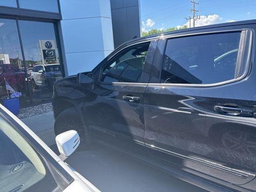 Black 2024 Chevrolet Silverado 1500 High Country