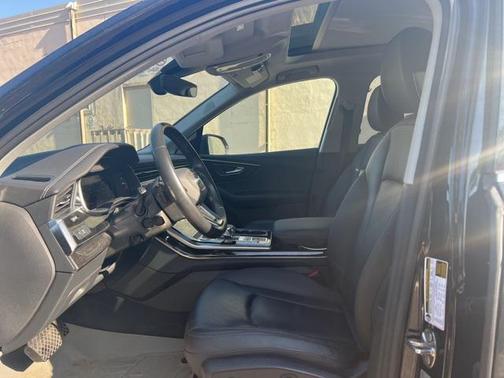2023 Audi Q7 45 Premium Plus