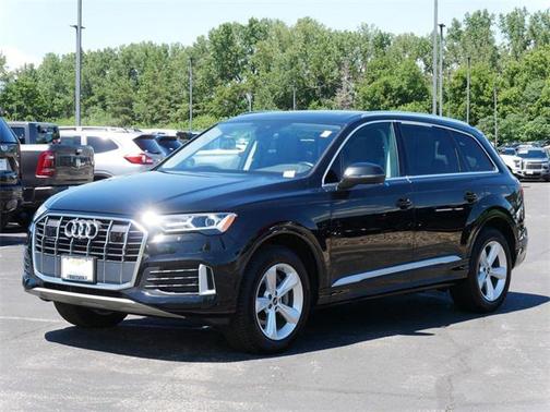 2023 Audi Q7 45 Premium Plus