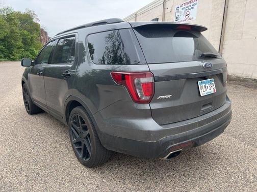 Magnetic Metallic 2017 Ford Explorer sport