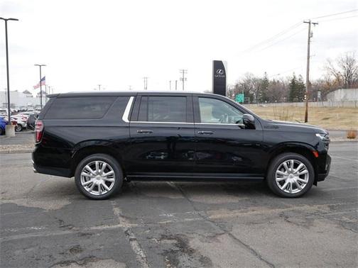 2023 Chevrolet Suburban 4WD High Country