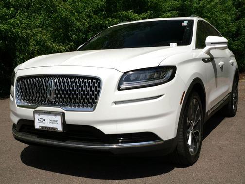 Pristine White Metallic Tri-Coat 2023 Lincoln Nautilus Reserve