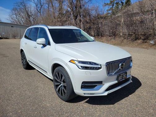 Crystal White Metallic 2022 Volvo XC90 T6 Inscription