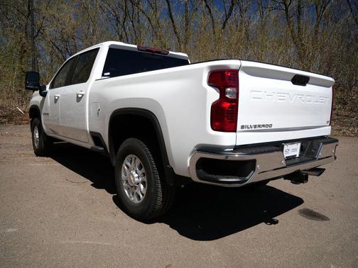 Summit White 2025 Chevrolet Silverado 3500 LT