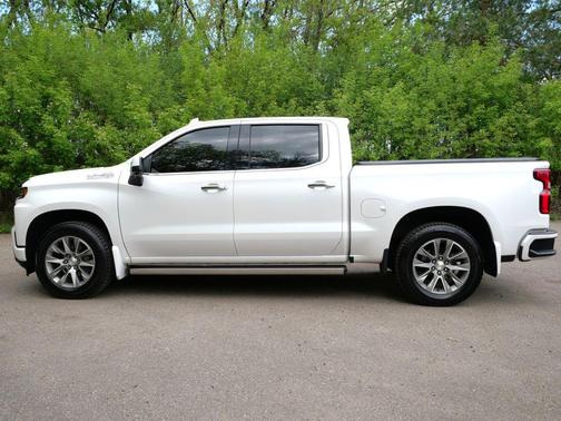 Iridescent Pearl Tricoat 2019 Chevrolet Silverado 1500 High Country